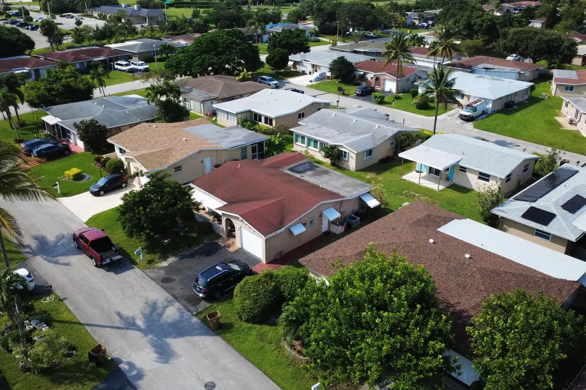 1271 NW 45th Ct, Deerfield Beach: photo 1 of 26