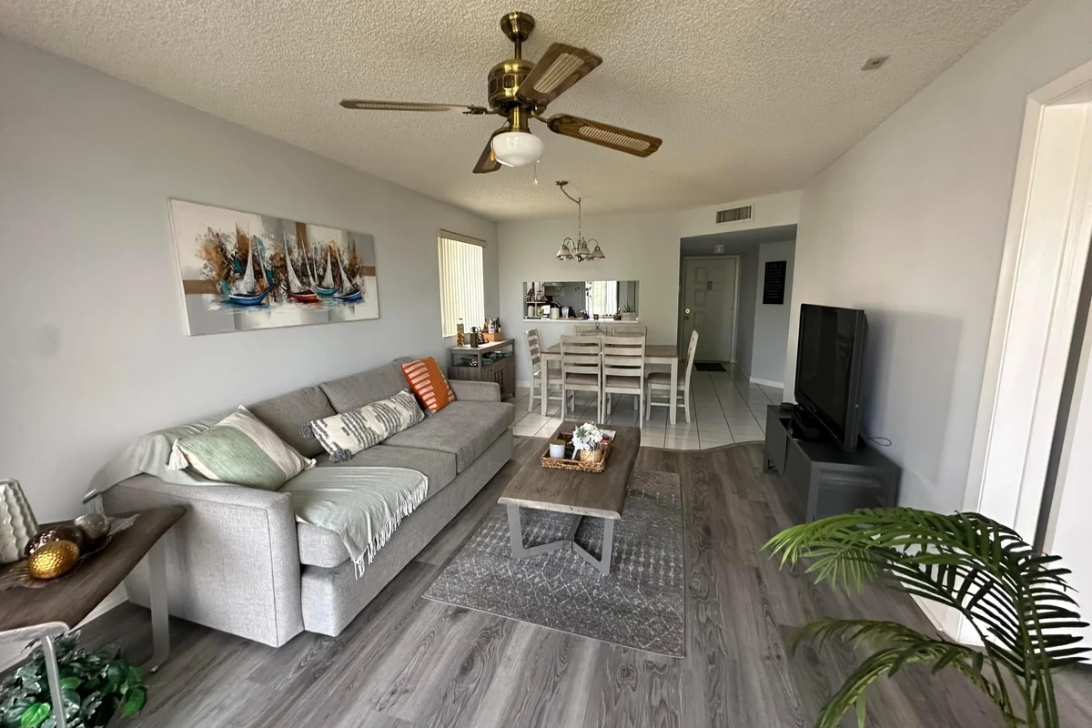 3138 Via Poinciana #317, Lake Worth: photo 1 of 15