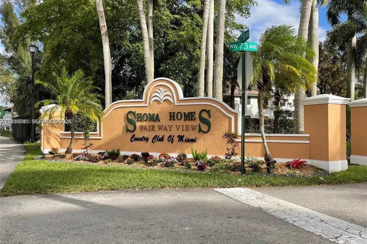 Condo in Hialeah: photo 1 of 8