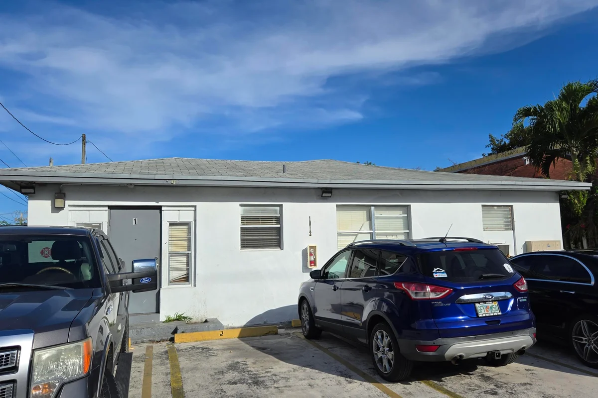 1012 NW 2nd Ave #4, Hallandale Beach: photo 1 of 11