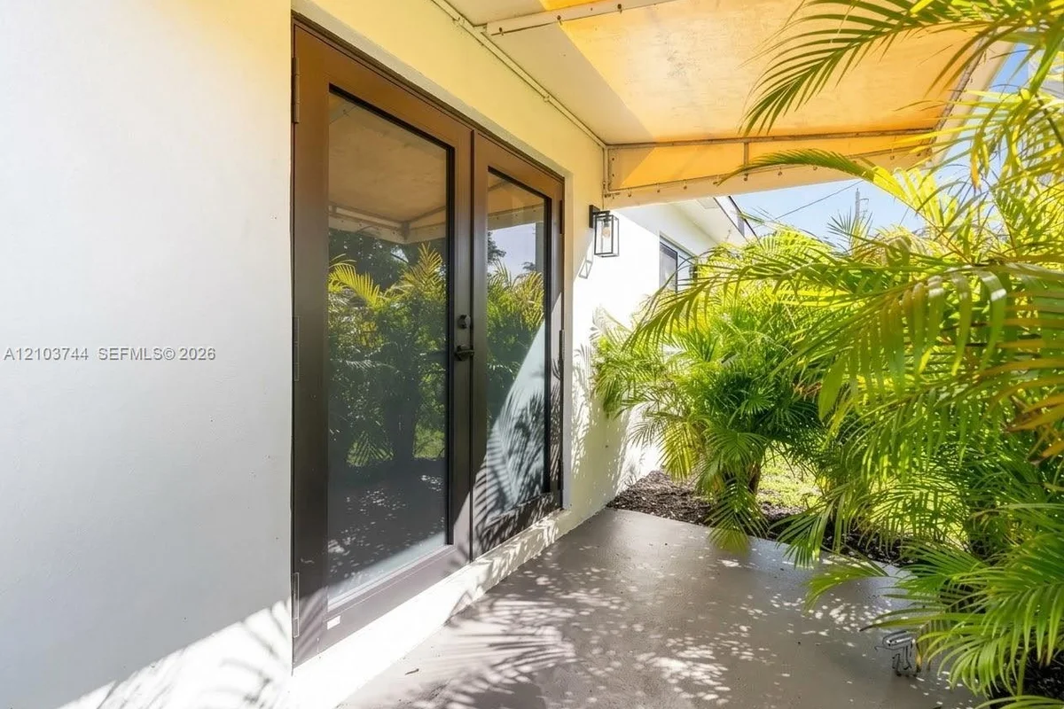 1201 N 16th Ave, Hollywood: photo 1 of 7