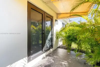 1201 N 16th Ave, Hollywood: photo 1 of 7