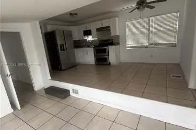 4615 SW 46 Ln, Davie: photo 1 of 9