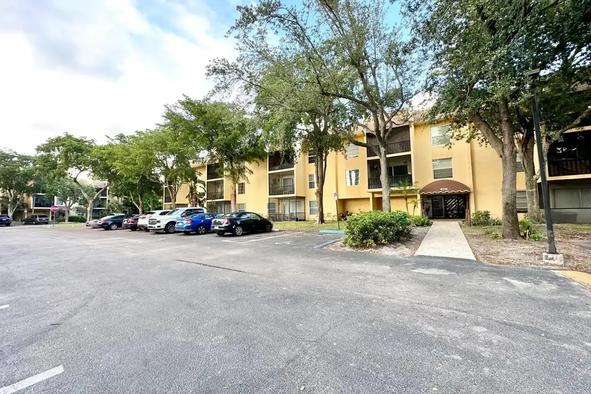 470 NW 20th St #205, Boca Raton: photo 1 of 12