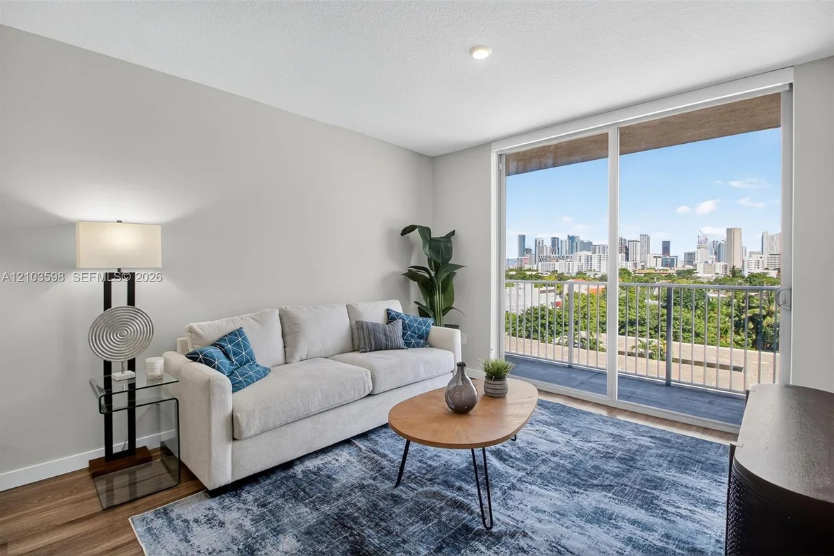 1110 NW 1st St #608, Miami: photo 1 of 7