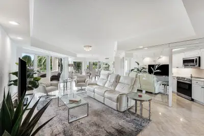 300 SE 5th Ave #3170, Boca Raton: photo 1 of 49