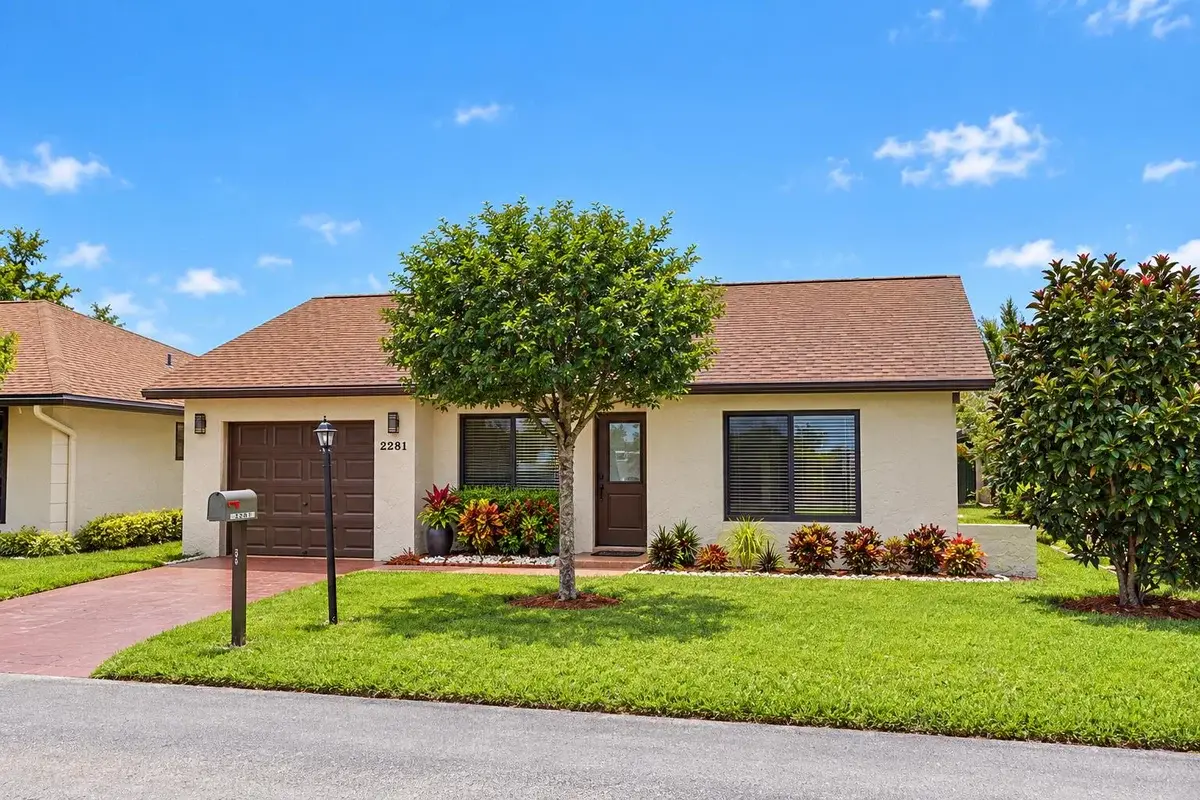 2281 SW 17th Dr, Deerfield Beach: photo 1 of 20