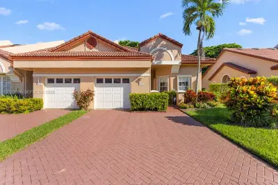 9705 Malvern Dr, Tamarac: photo 1 of 30