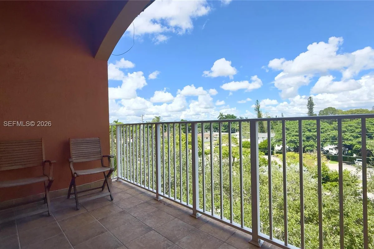 Condo in Miami: photo 1 of 30