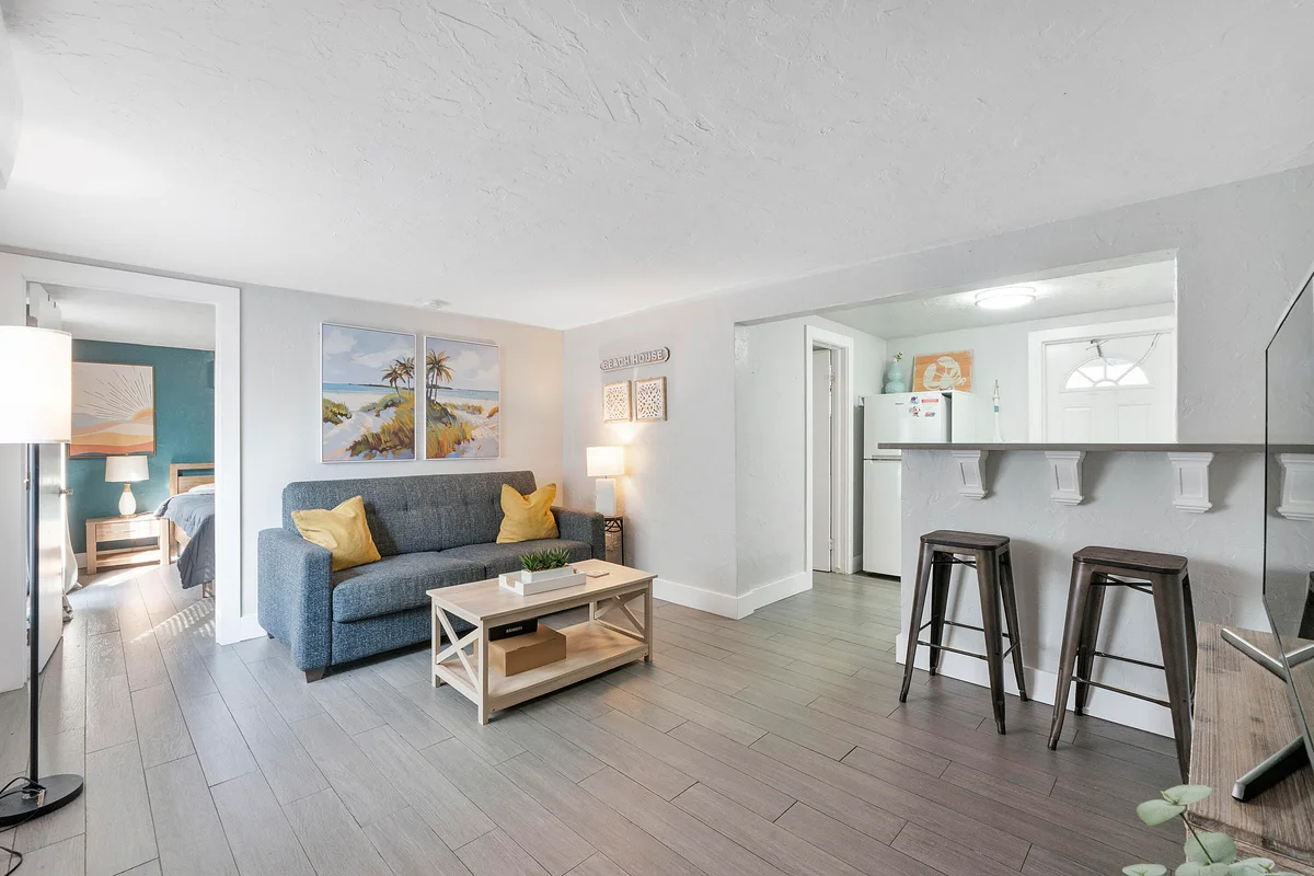 551 SW 13th Ave #3, Fort Lauderdale: photo 1 of 13