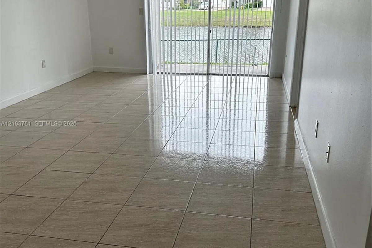 411 SW 113th Way, Pembroke Pines: photo 1 of 15