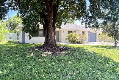 2222 NW 3rd Ave, Boca Raton: photo 1 of 9