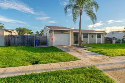 6911 SW 1st Ct, Margate: photo 1 of 34