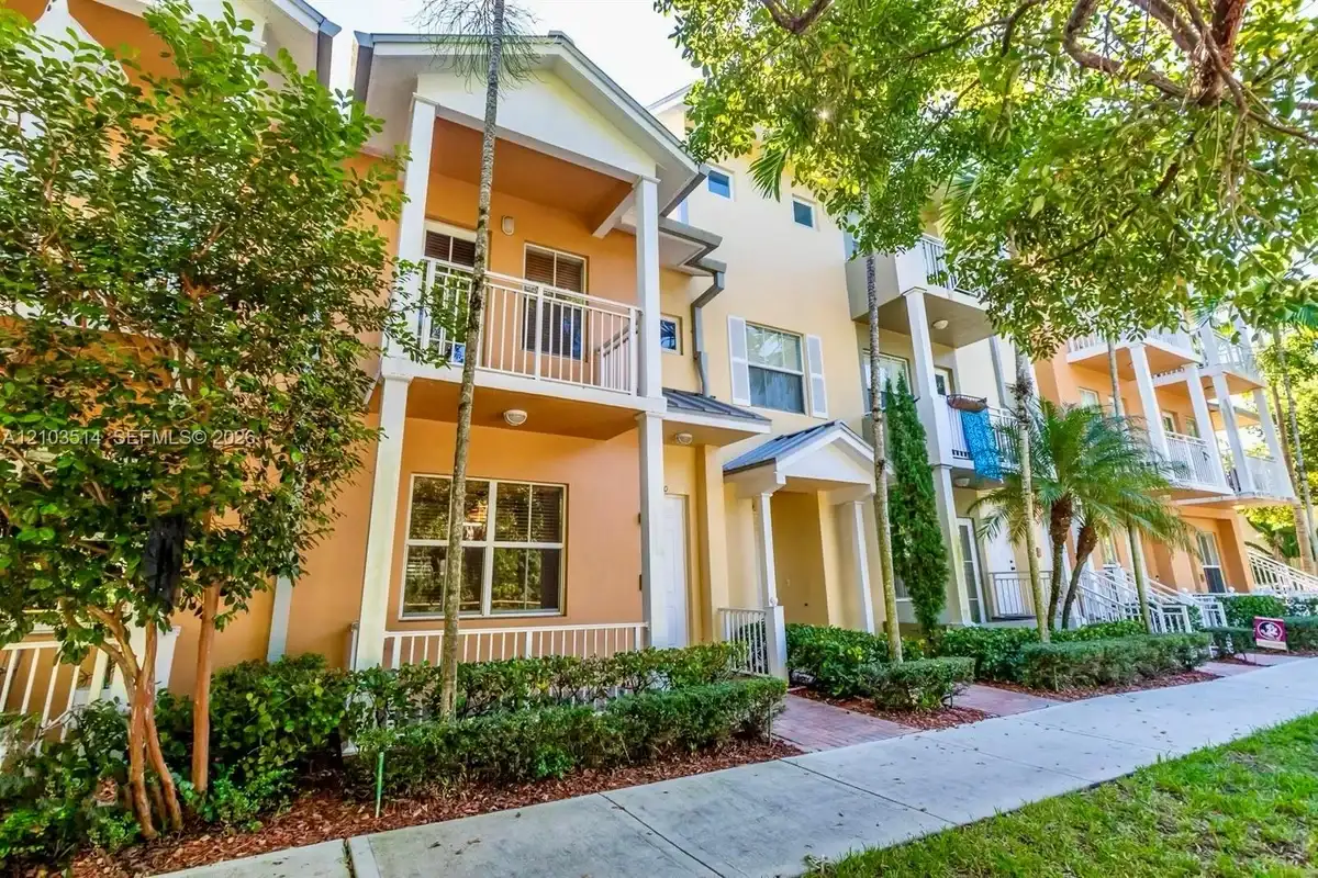 300 SW 14th Ave, Fort Lauderdale: photo 1 of 9