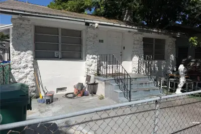 320 NW 11th Ave, Miami: photo 1 of 7