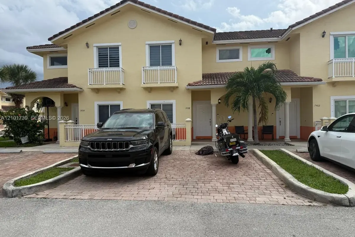 7458 NW 179th Ter, Hialeah: photo 1 of 22