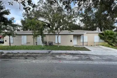 1565 NW 47th St #1563, Miami: photo 1 of 16