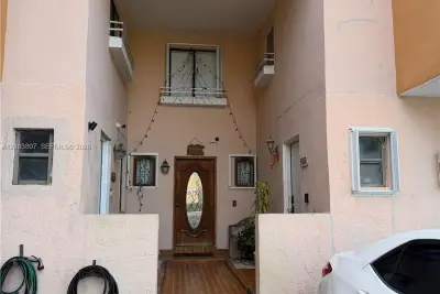 5890 W 25th Ct #6, Hialeah: photo 1 of 9
