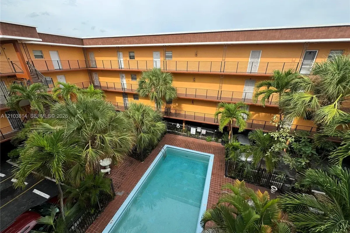 365 NE 125th St #401, North Miami: photo 1 of 15