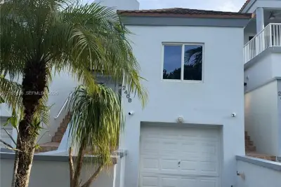 2408 NE 135th St, North Miami: photo 1 of 23