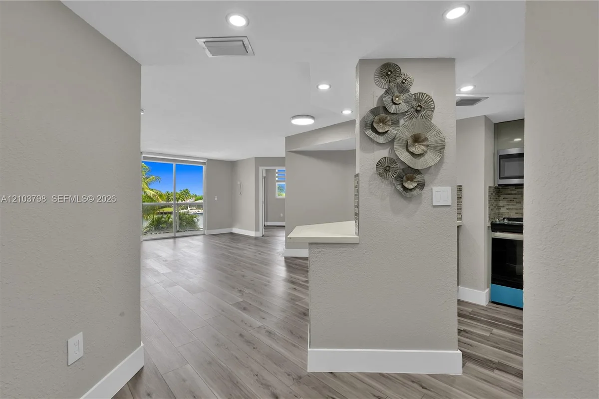 5880 Collins Ave #403, Miami Beach: photo 1 of 32
