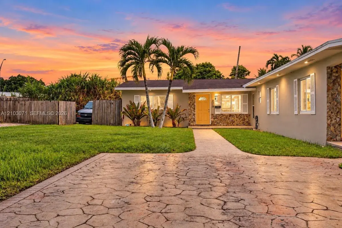 235 NE 118th St, Miami: photo 1 of 32