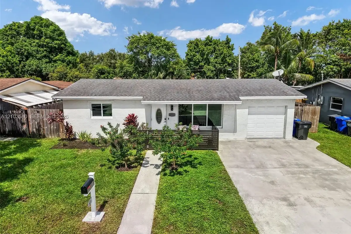 6311 Liberty St, Hollywood: photo 1 of 32