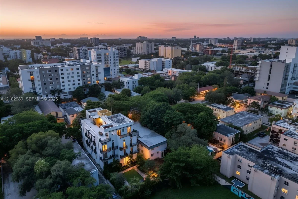 641 NW 2nd St #3, Miami: photo 1 of 19