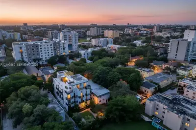 641 NW 2nd St #3, Miami: photo 1 of 19
