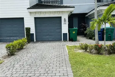 3446 NW 13th St, Lauderhill: photo 1 of 19