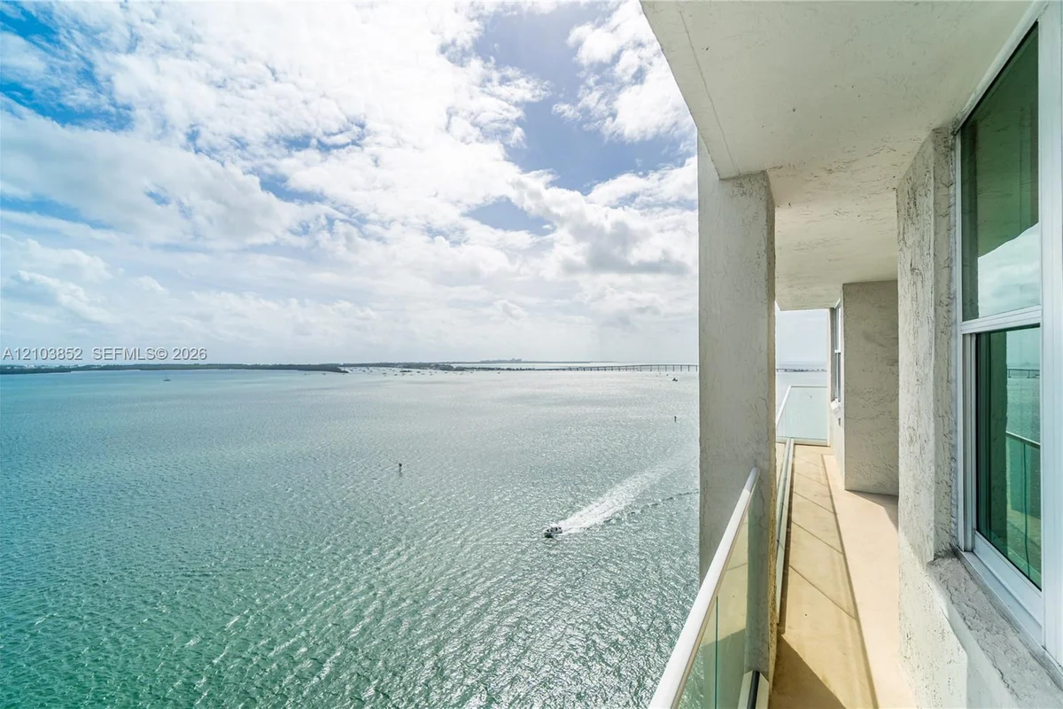 800 Claughton Island Dr #1804, Miami: photo 1 of 38