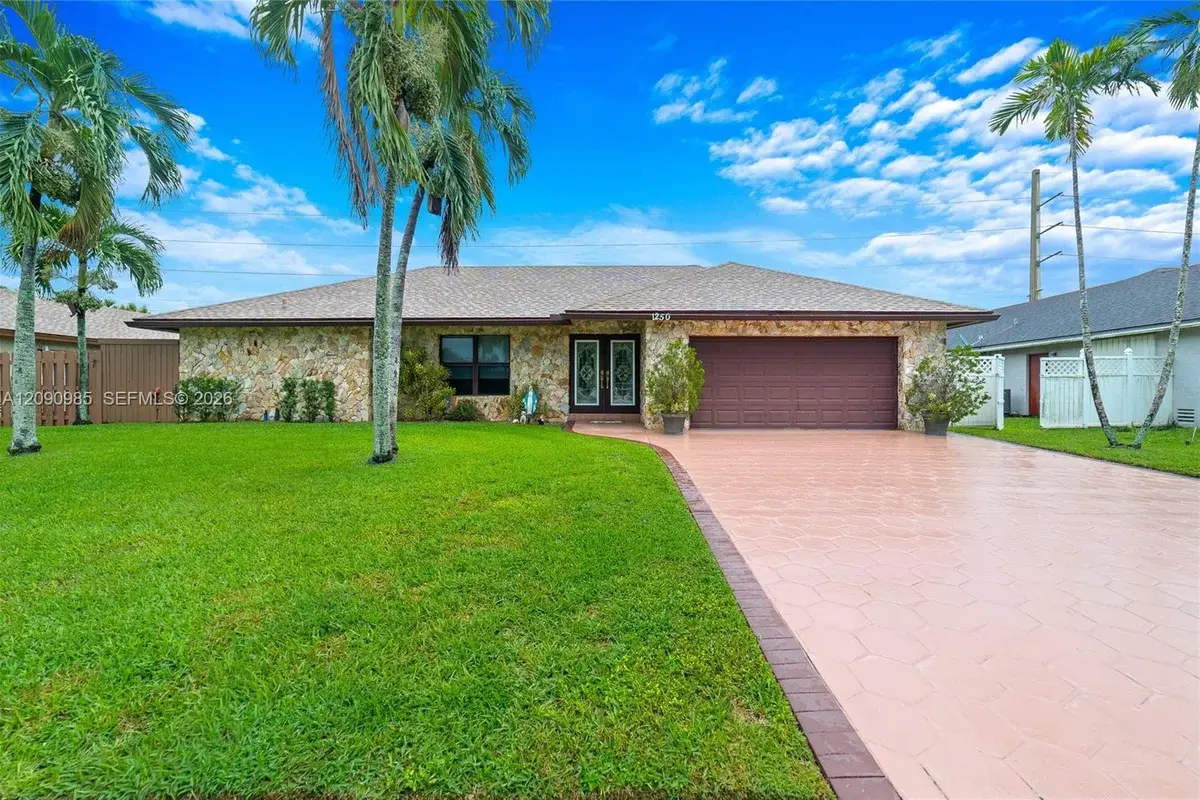 1250 NW 76th Ave, Plantation: photo 1 of 38