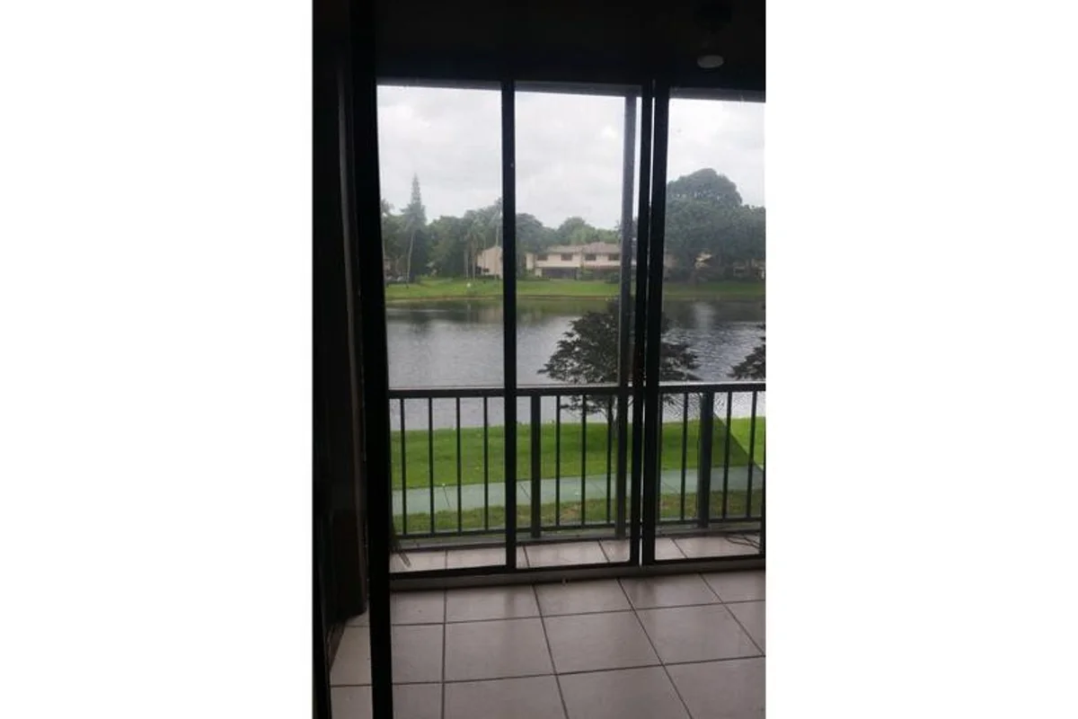 3730 Inverrary Dr #2X, Lauderhill: photo 1 of 29