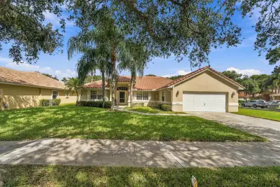 3705 Beachwood Dr, Delray Beach: photo 1 of 28