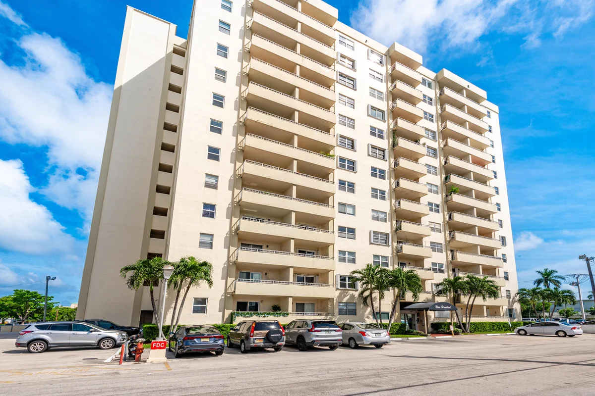 900 NE 18th Ave #802, Fort Lauderdale: photo 1 of 24