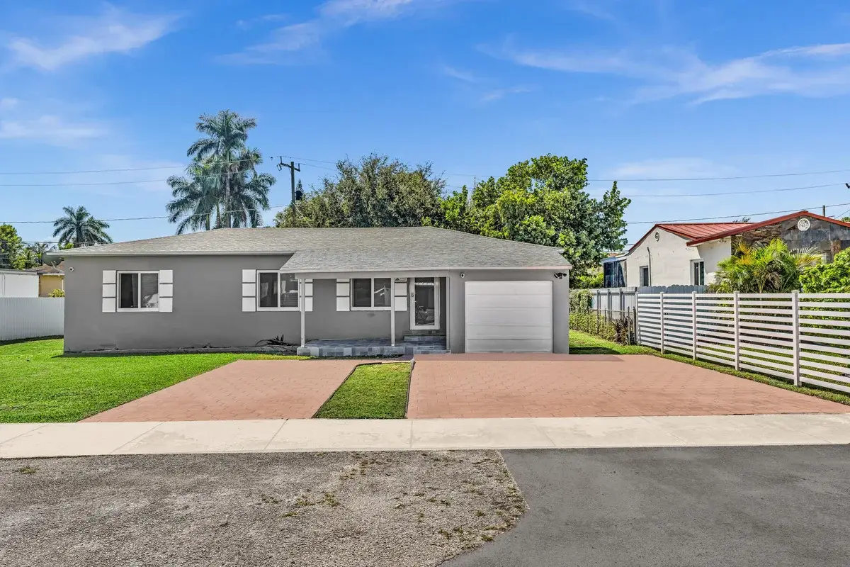 1510 NW 93rd St, Miami: photo 1 of 26