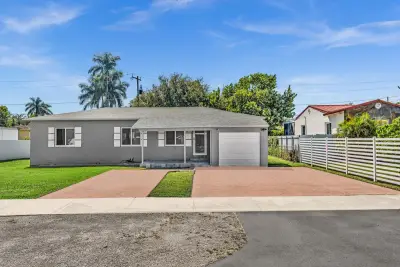 1510 NW 93rd St, Miami: photo 1 of 26