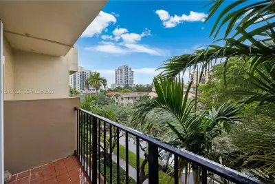 110 Salamanca Ave #402, Coral Gables: photo 1 of 21