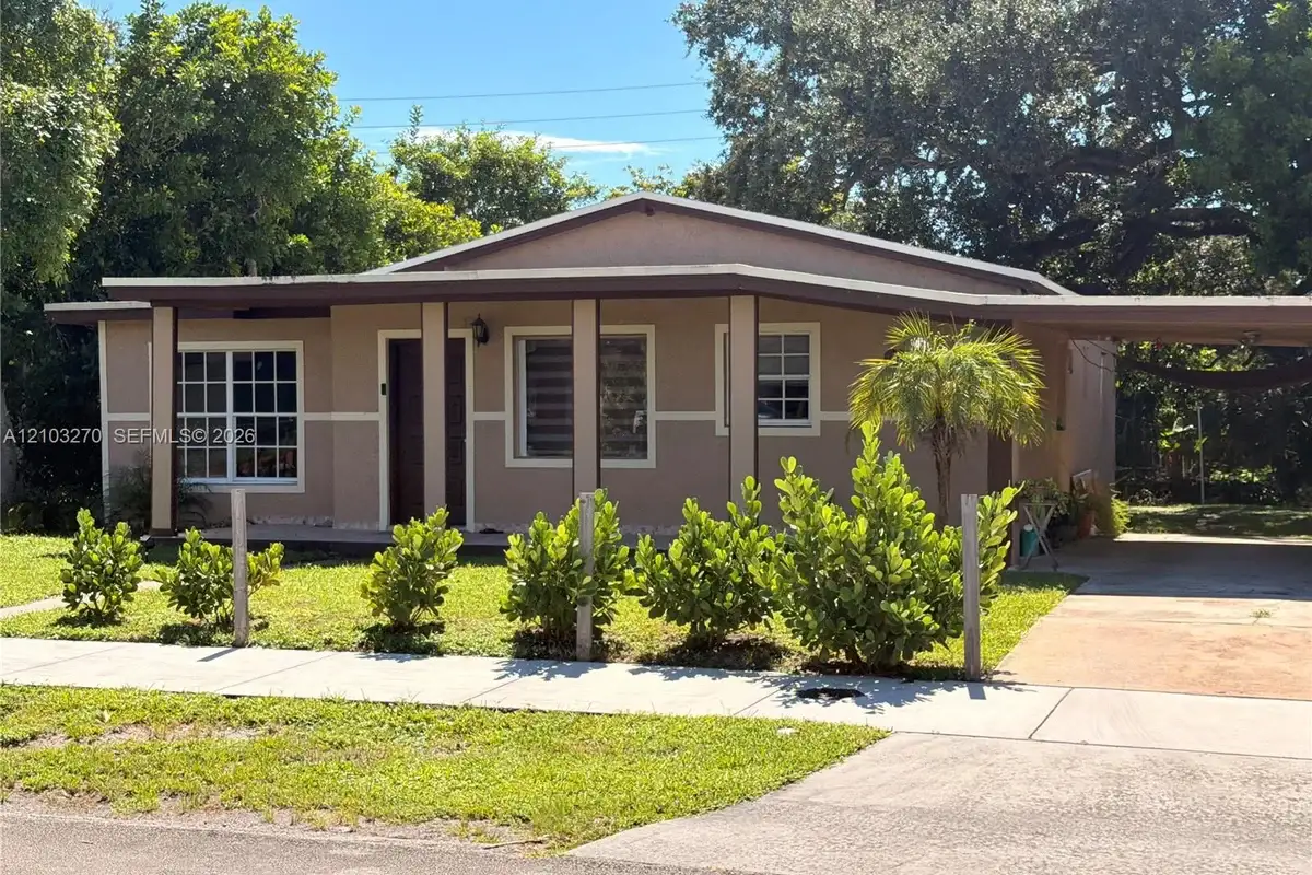 House in West Park: photo 1 of 5
