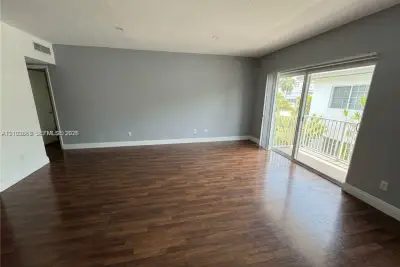 9260 Bay Harbor Ter #24, Bay Harbor Islands: photo 1 of 20