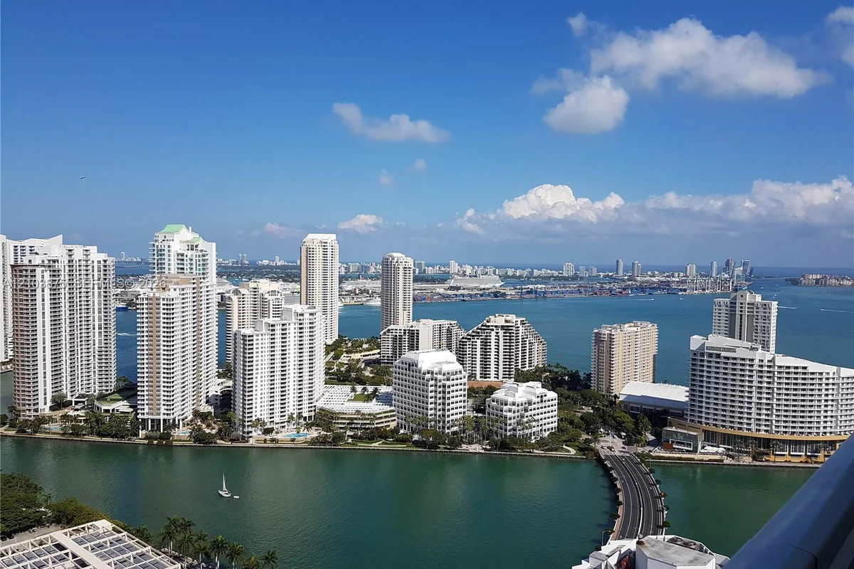 950 Brickell Bay Dr #4008, Miami: photo 1 of 8