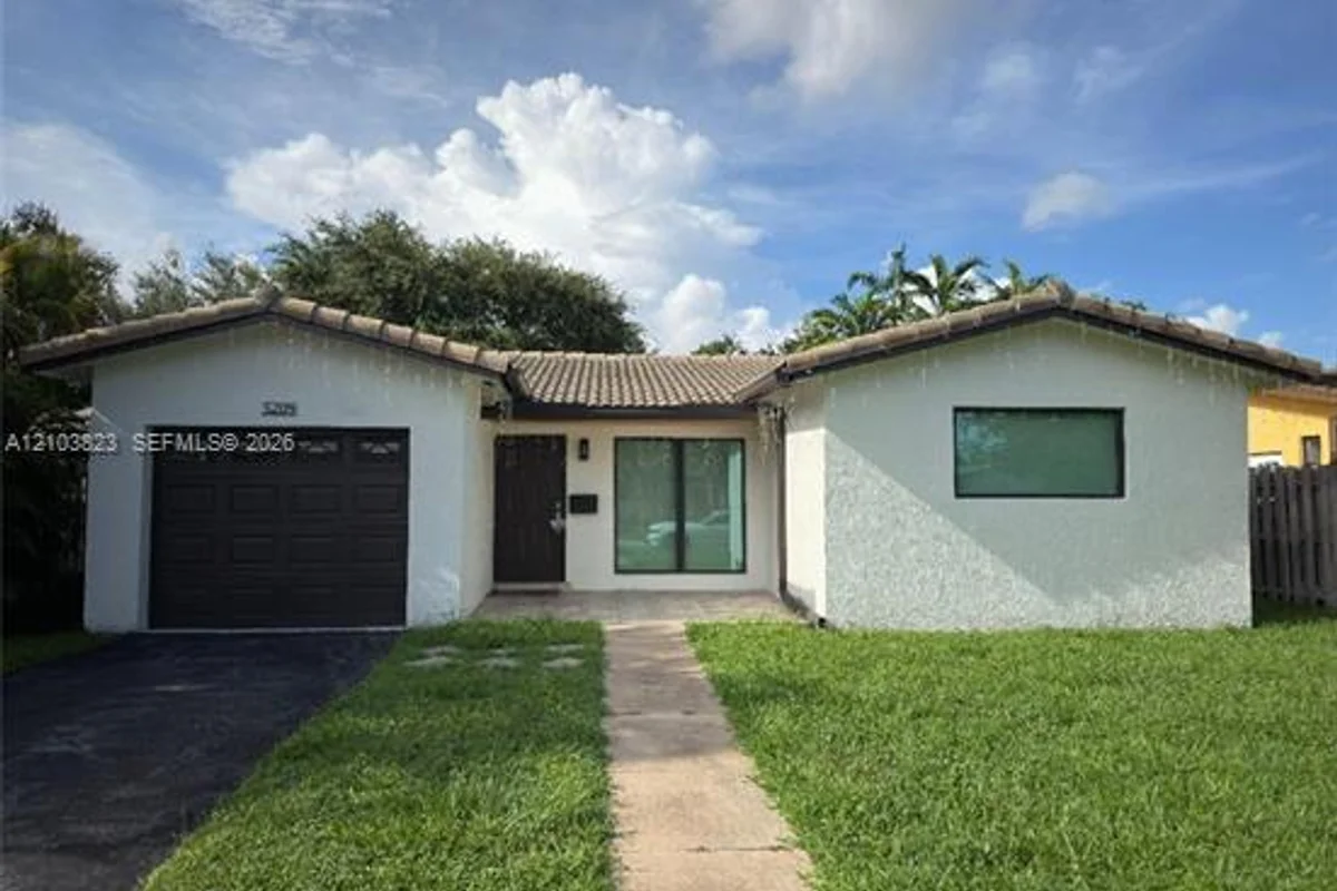 5209 Cleveland St, Hollywood: photo 1 of 15