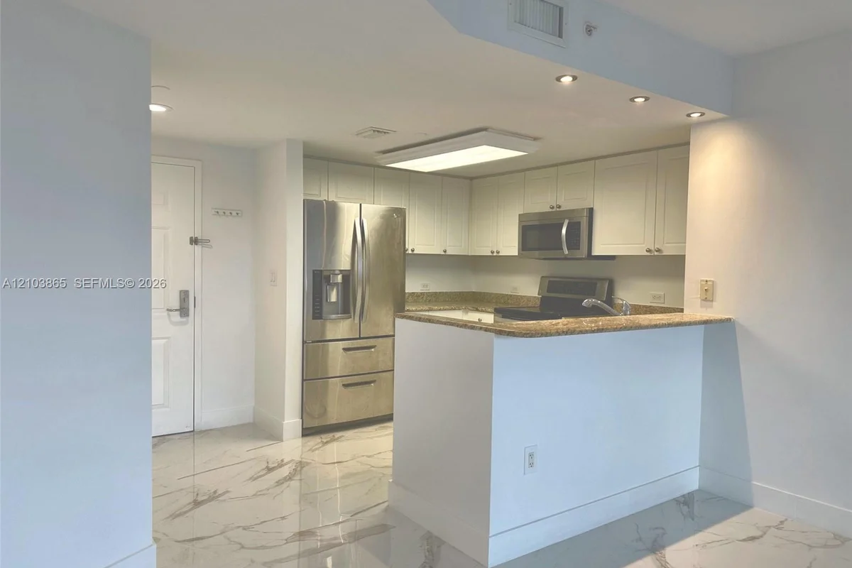 19501 W Country Club Dr #406, Aventura: photo 1 of 18
