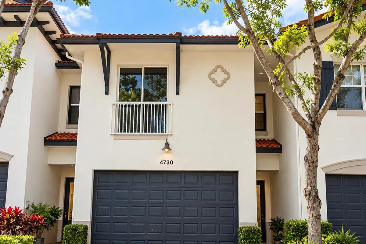 4730 S Prive Cir, Delray Beach: photo 1 of 40