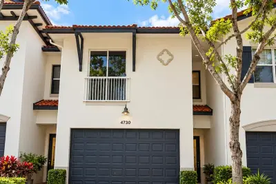 4730 S Prive Cir, Delray Beach: photo 1 of 40