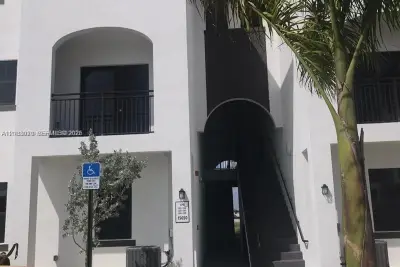 15520 SW 136th St #210, Miami: photo 1 of 23