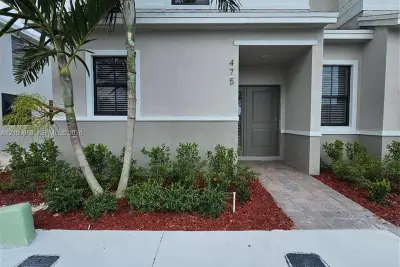 475 NE 15th St, Florida City: photo 1 of 11