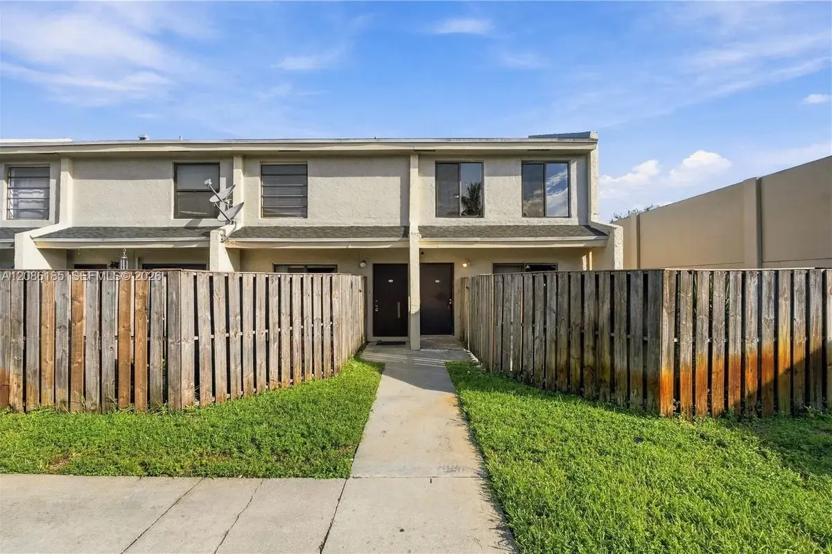 2236 NW 52nd Ave, Lauderhill: photo 1 of 15