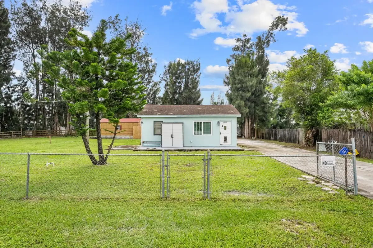 6368 Bishoff Rd, West Palm Beach: photo 1 of 13