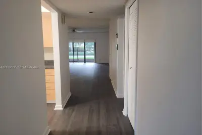 334 Lakeview Dr #103, Weston: photo 1 of 16